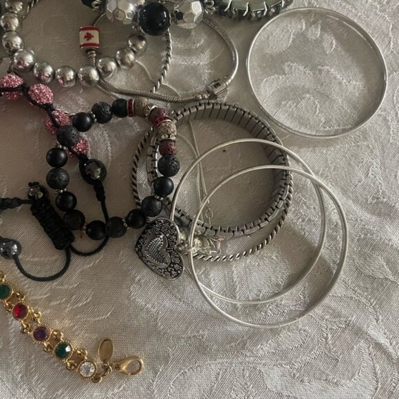 Grab Bag of Random Bangles Bracelets Beaded Jewelry - Picture 4 of 8